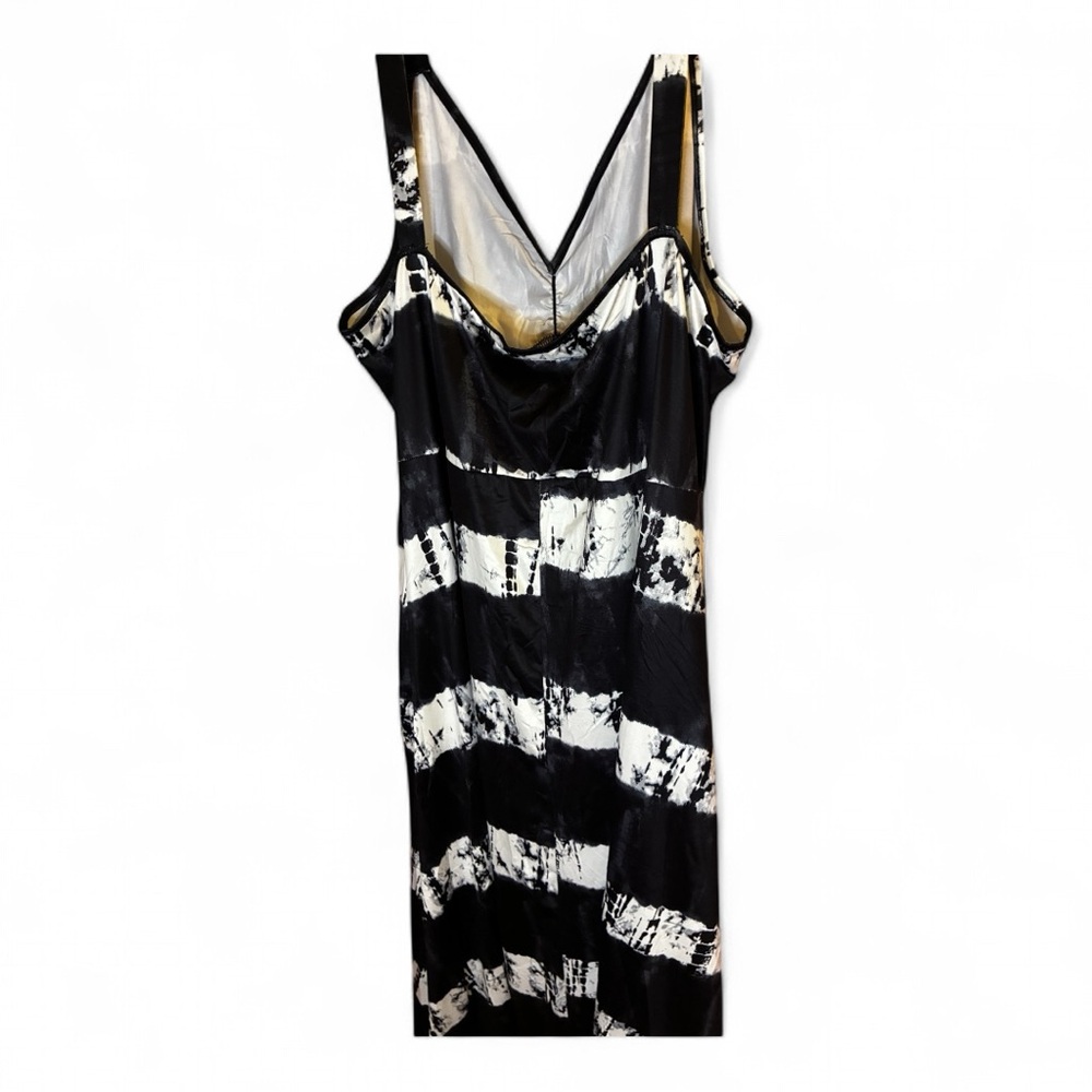 Black and White Striped Dress Plus Size 4XL/(20) - Picture 5 of 5